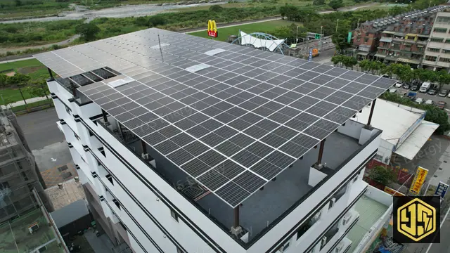 東勢陽光案公園路建築屋頂光電陣列與周邊街區空拍照