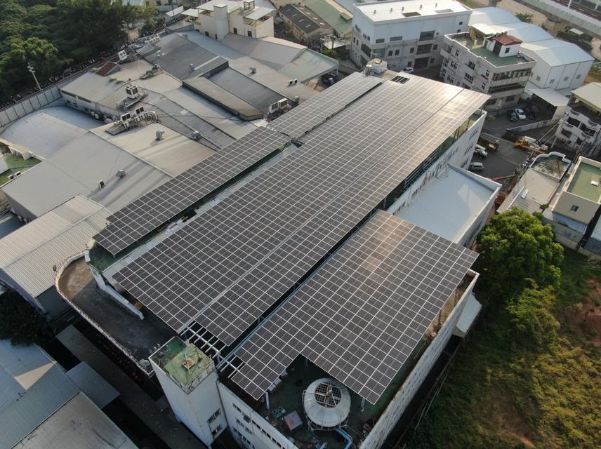 台中神岡高鋒工業屋頂光電陣列代表空拍照